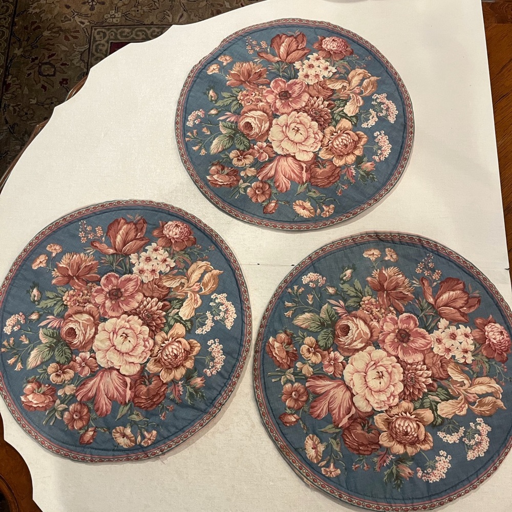 Vintage 80s/ 90s quilted Blue and Rose Floral Round Placemats. Set of 3
